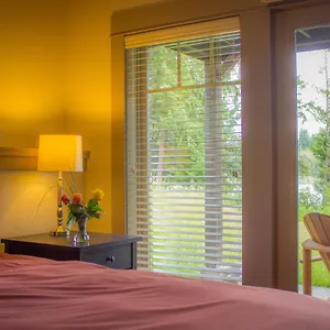 https://the-cottages-at-salt-spring-island.richmond-hotels.com