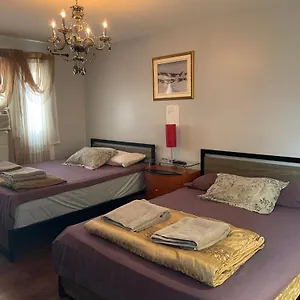  Homestay Self Service Small Breakfast, 2 Double Beds Private