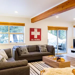 https://11-forest-trails.hotels-of-whistler.com